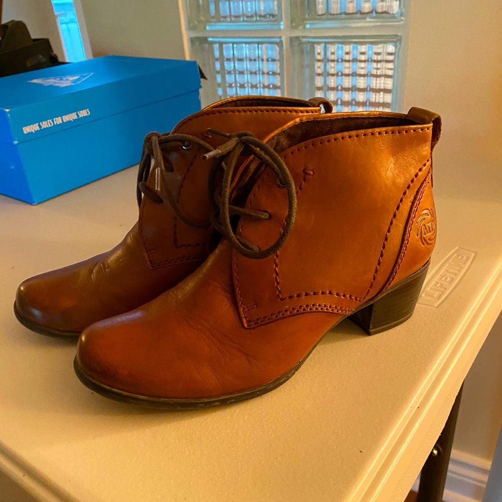 Italian leather ankle boots, worn just once, size 6